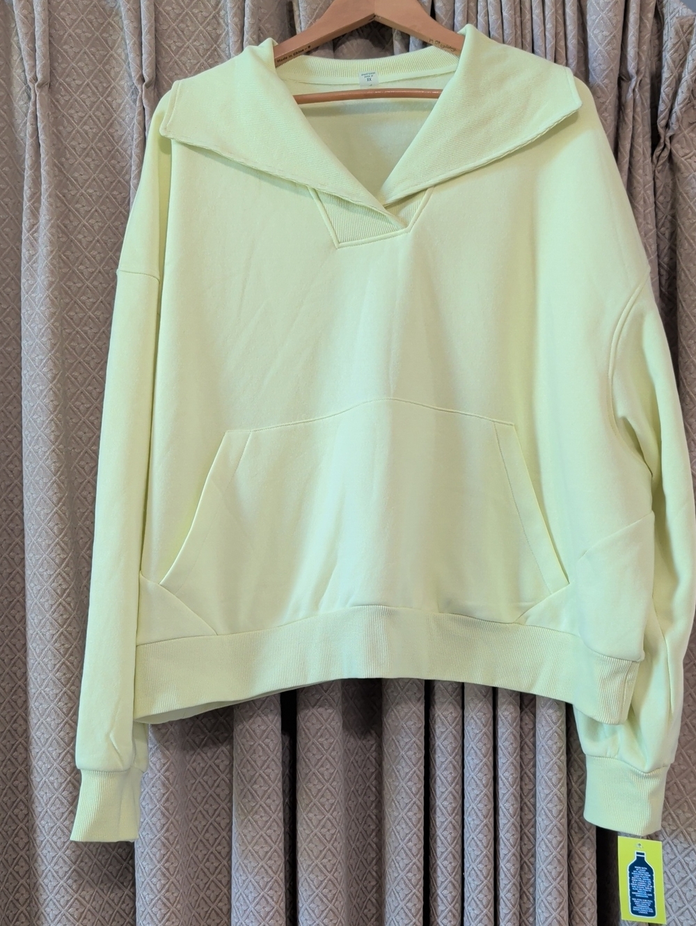 NWT Women's Size 3X Vively Cropped Yellow Collar  Kangaroo Pocket Sweatshirt